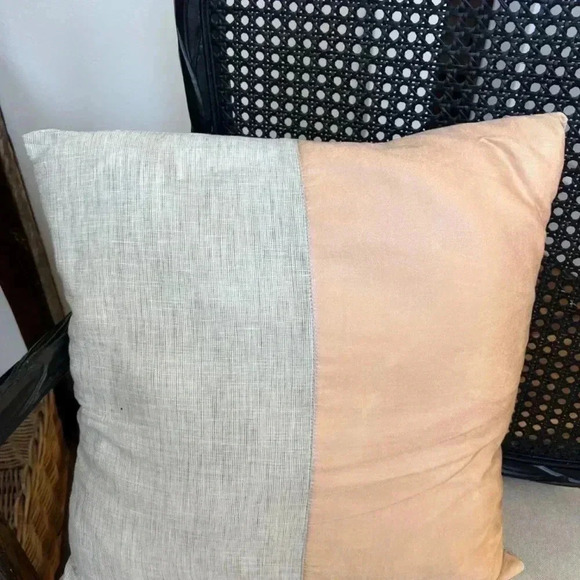 Decor Pillow Linen & Metallic Peachy Color - Picture 4 of 8